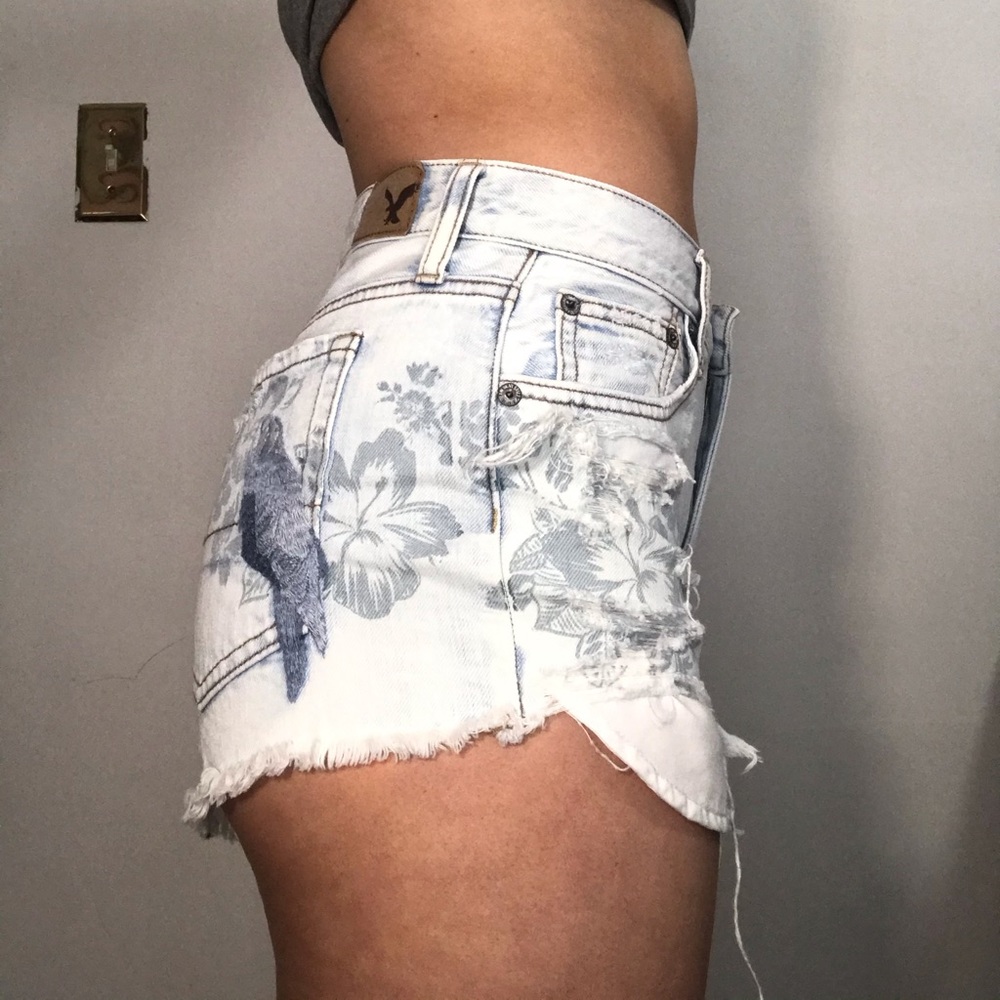 Shorts - Picture 3 of 4